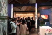 吉祥日历百年典藏首渡重洋 124套英国工艺美术运动珍品亮相天津